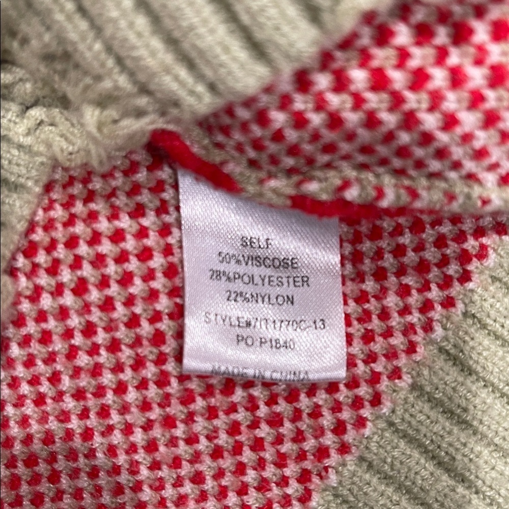 Bailey Rose Distressed Vee Neck Flower Sweater SZ M Mint Green Red - Picture 9 of 10